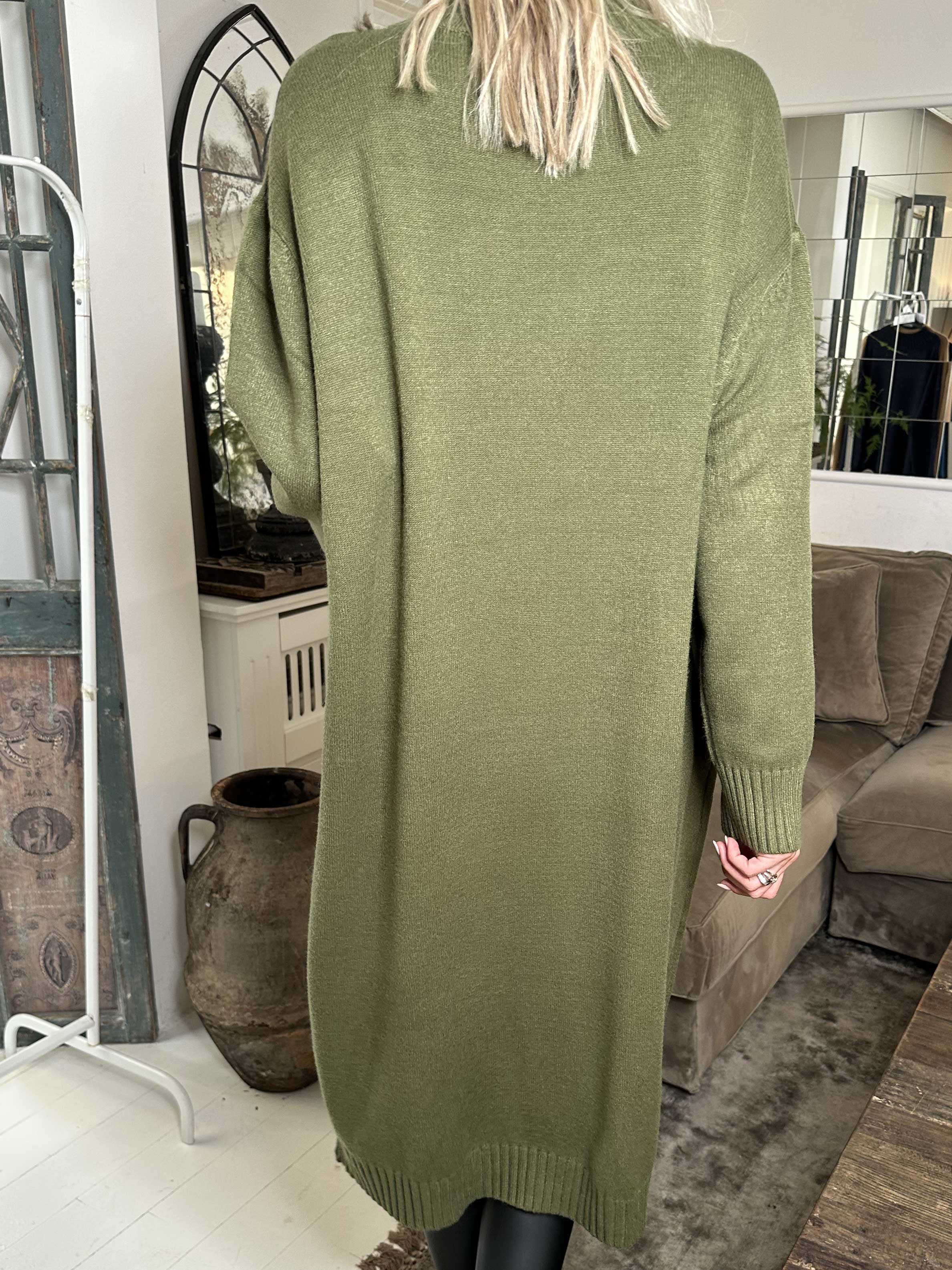 Katia - Snygg mjuk stickad klänning